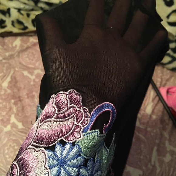 Fashion Nova Mesh Crop Top - Picture 2 of 2